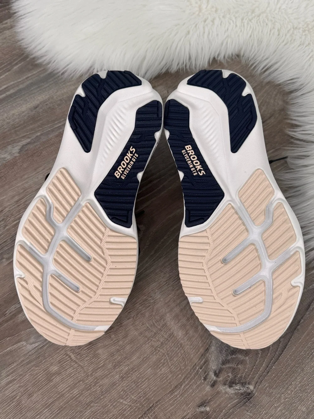 👟💙2026 Brooks Berkshire Hathaway Glycerin GTS 23 Indigo/Bleached Sand/White